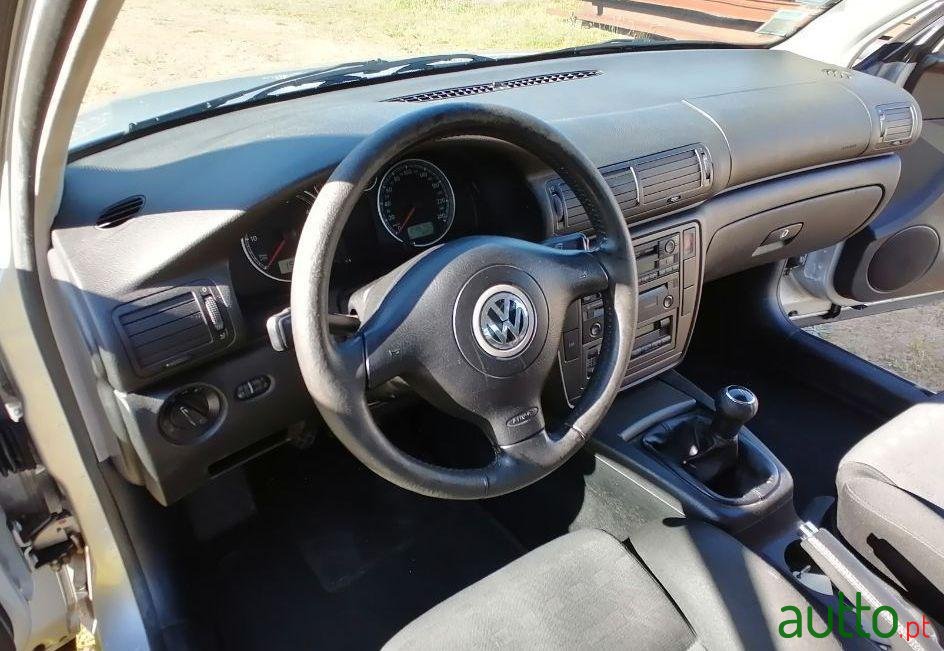 2000' Volkswagen Passat 1.9 Tdi Trendline photo #1