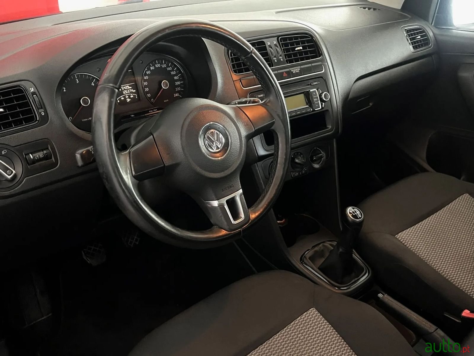 2011' Volkswagen Polo photo #5