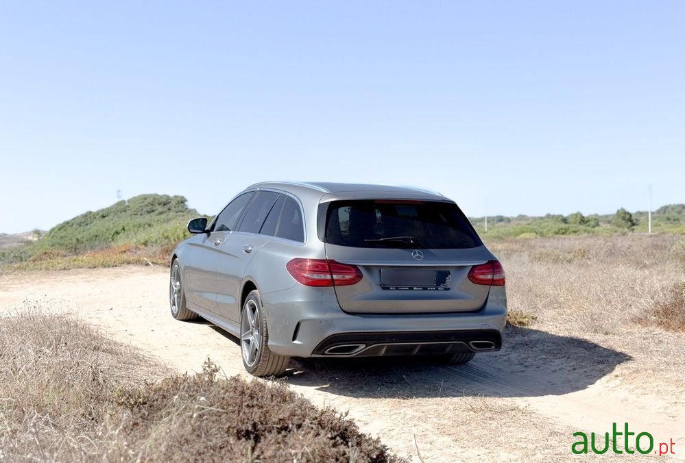 2014' Mercedes-Benz Classe C photo #5