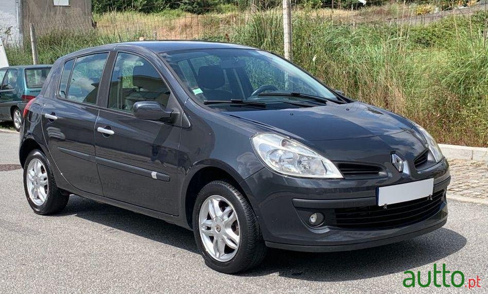 2009' Renault Clio photo #1