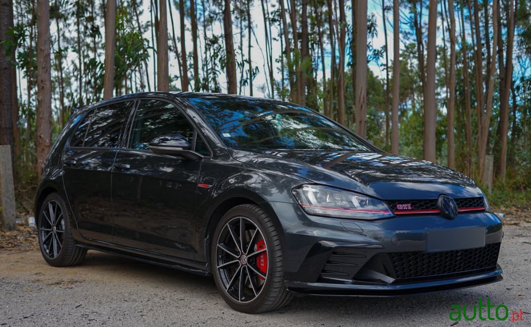 2017' Volkswagen Golf photo #3