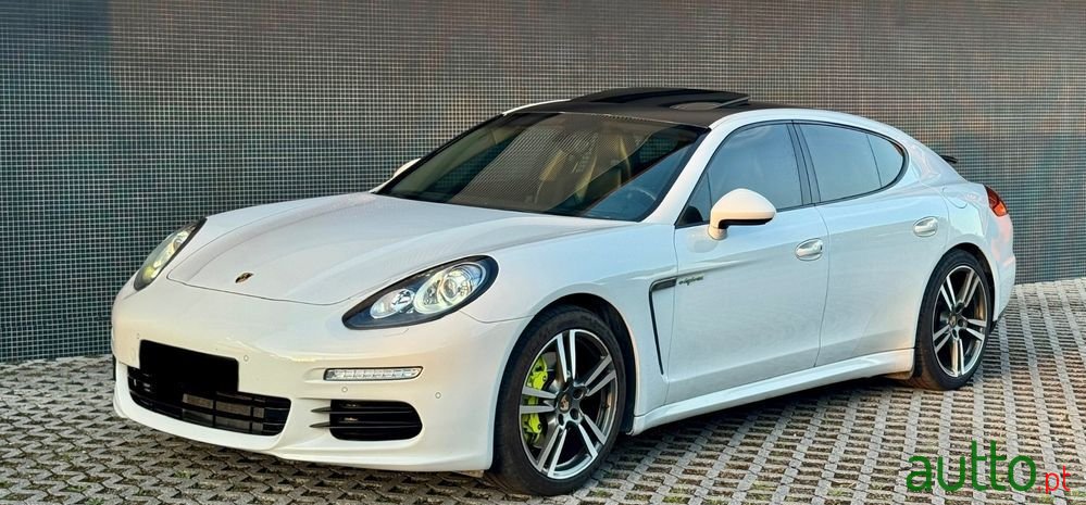 2013' Porsche Panamera S Hybrid photo #1