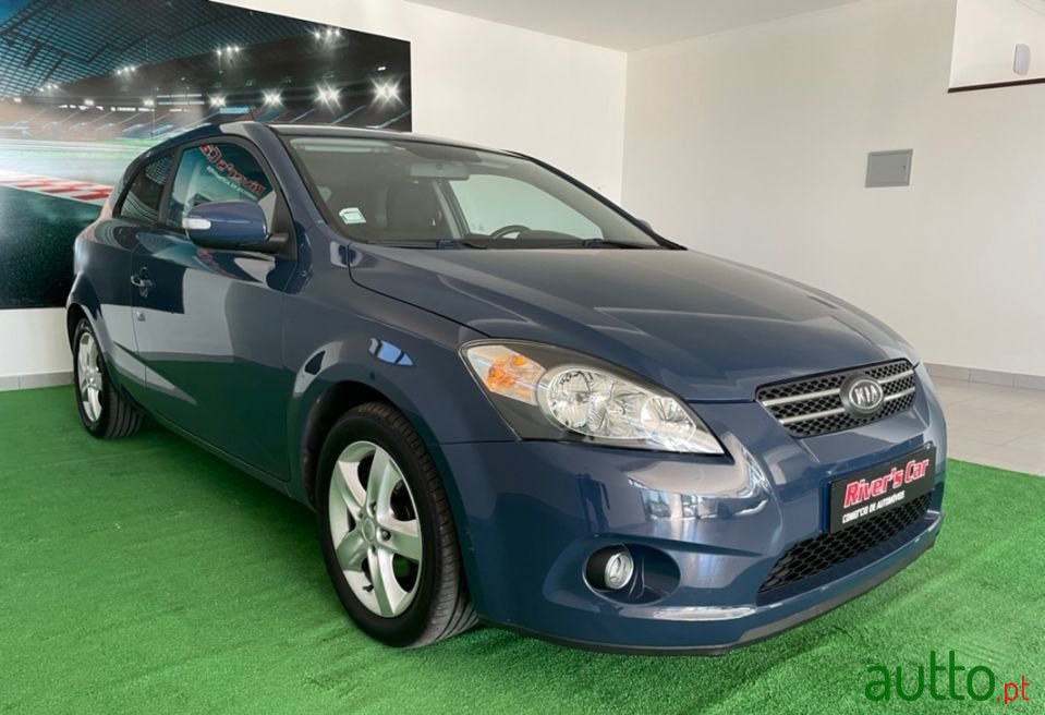 2011' Kia Ceed photo #3