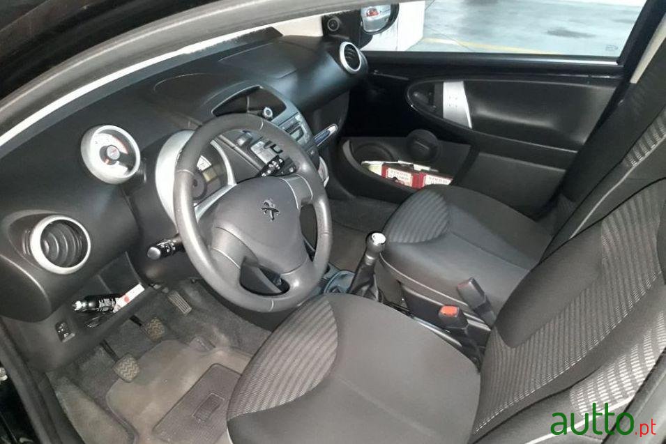2013' Peugeot 107 Sportium photo #3