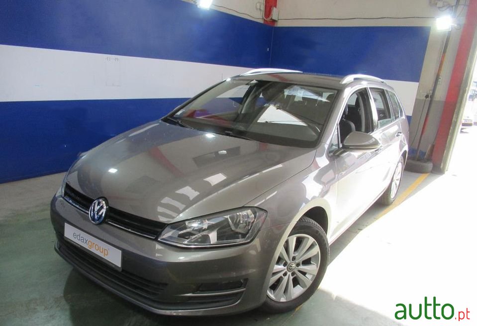 2017' Volkswagen Golf photo #1