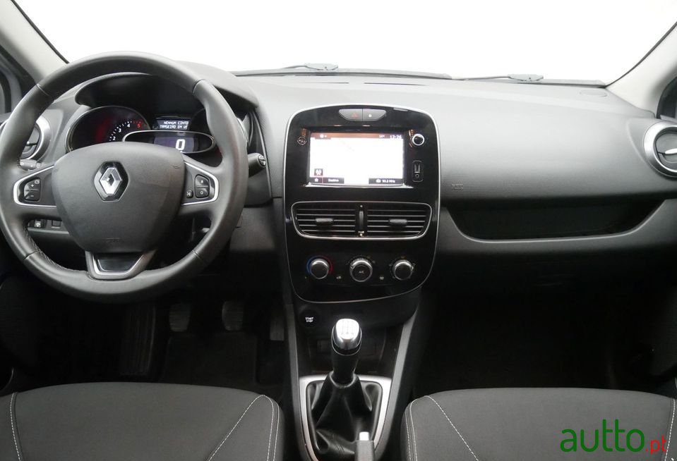 2017' Renault Clio Sport Tourer photo #6