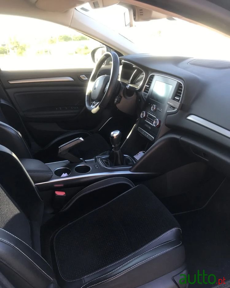 2016' Renault Mégane Sport Tourer photo #3