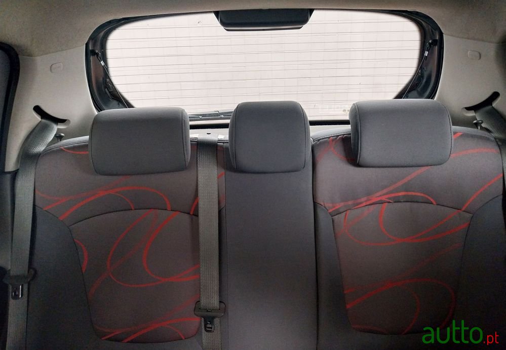 2012' Chevrolet Spark 1.0 L photo #5