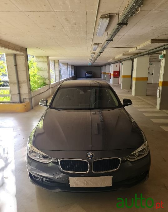 2017' BMW 320 photo #2