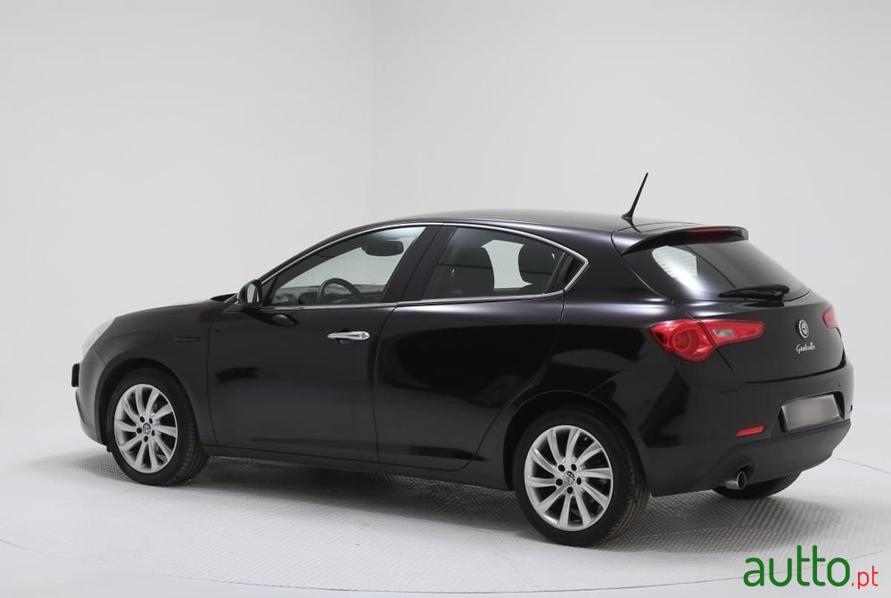 2013' Alfa Romeo Giulietta photo #4