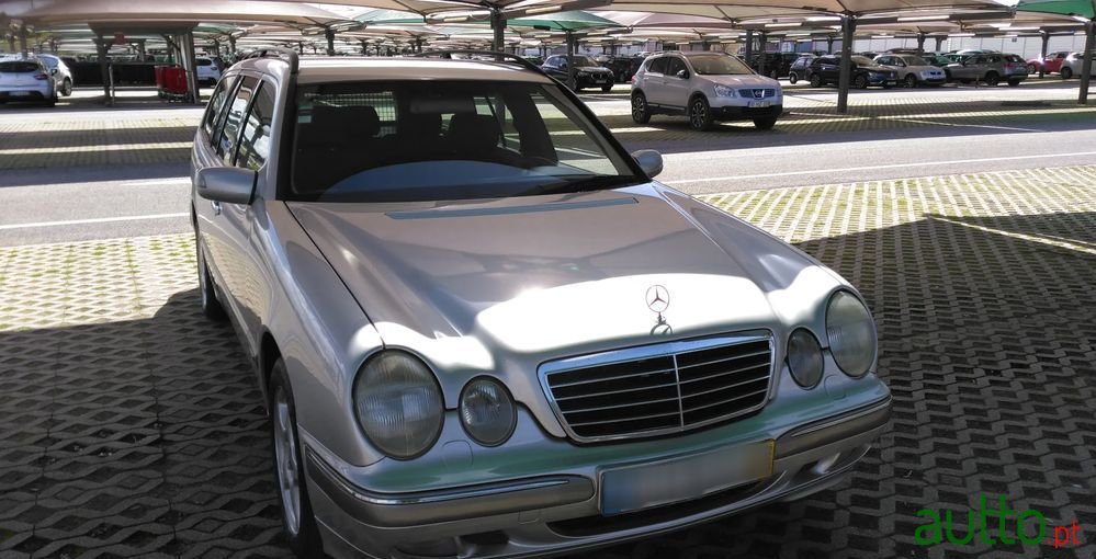 2002' Mercedes-Benz E 270 photo #5
