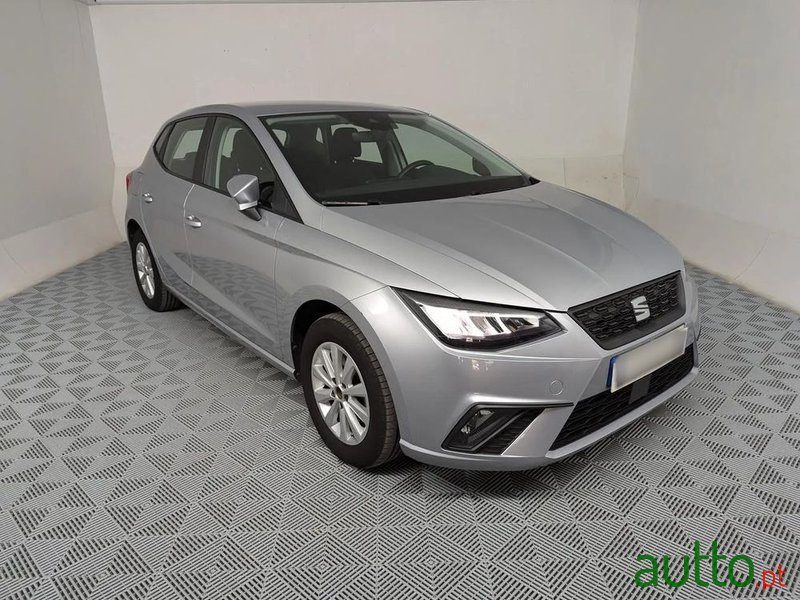 2022' SEAT Ibiza 1.0 Tsi Style Dsg photo #2