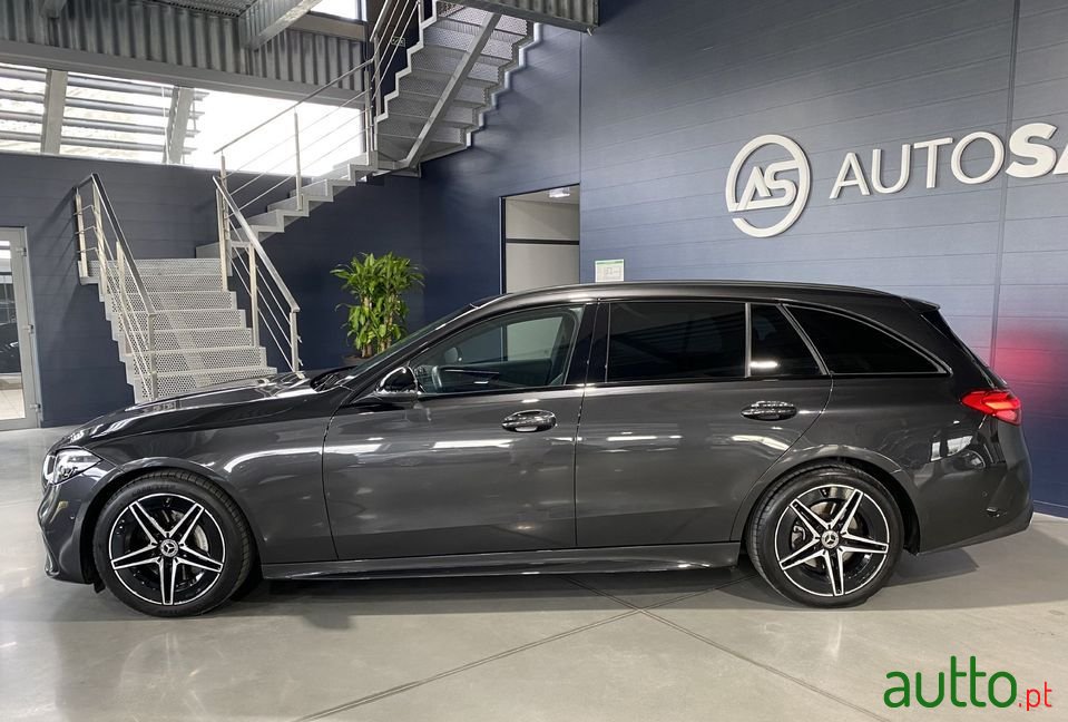 2022' Mercedes-Benz C-300 photo #2