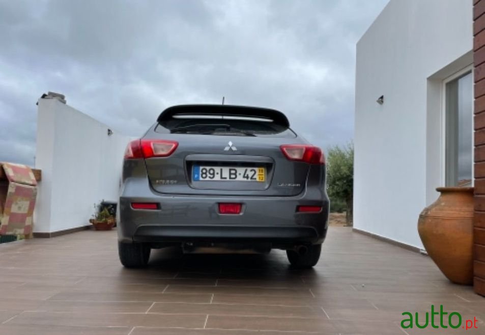 2010' Mitsubishi Lancer Sportback photo #3