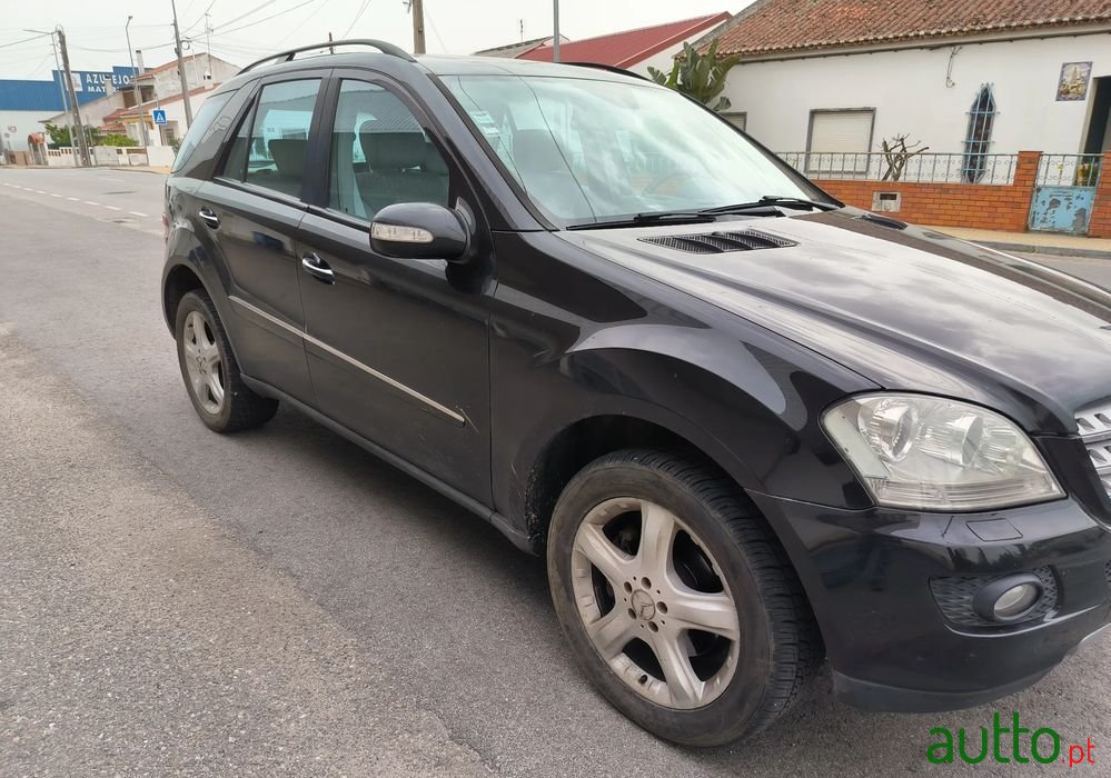 2007' Mercedes-Benz 320 photo #5