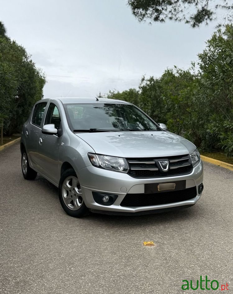 2016' Dacia Sandero photo #2