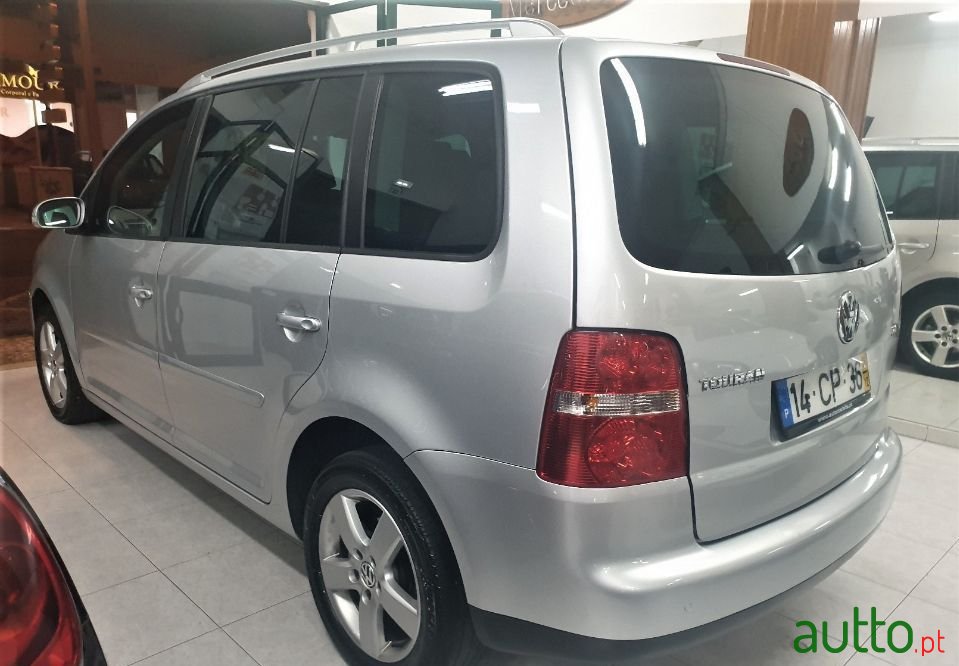 2006' Volkswagen Touran photo #2