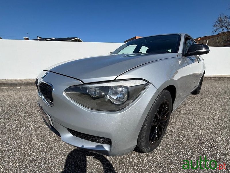 2012' BMW Série 1 D Efficientdynamics photo #2