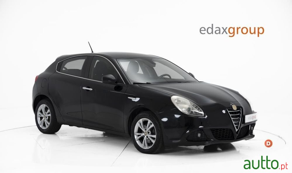2010' Alfa Romeo Giulietta photo #1