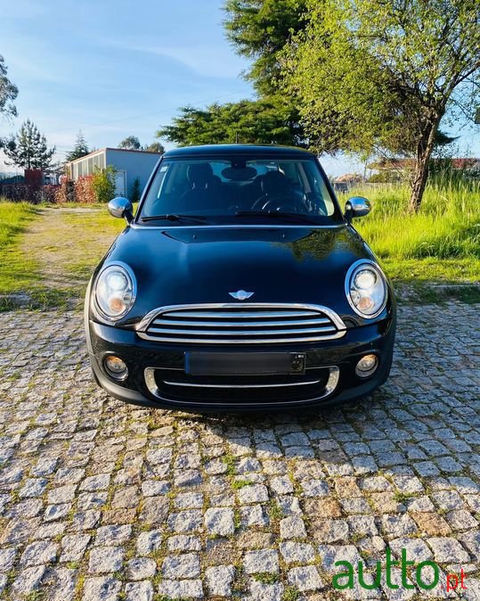 2011' MINI Cooper photo #4
