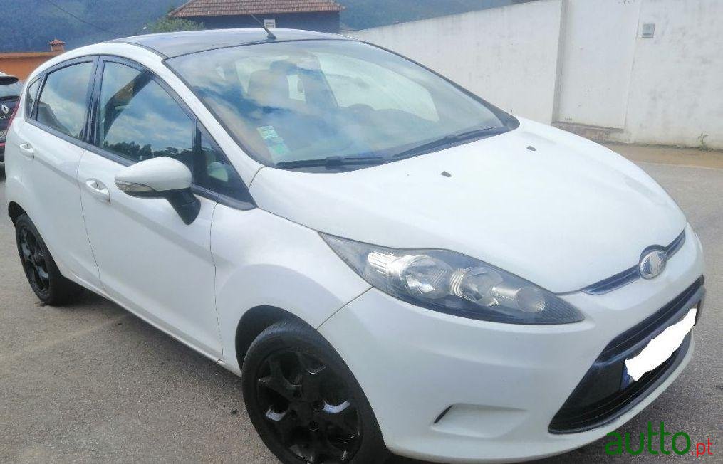 2010' Ford Fiesta photo #4