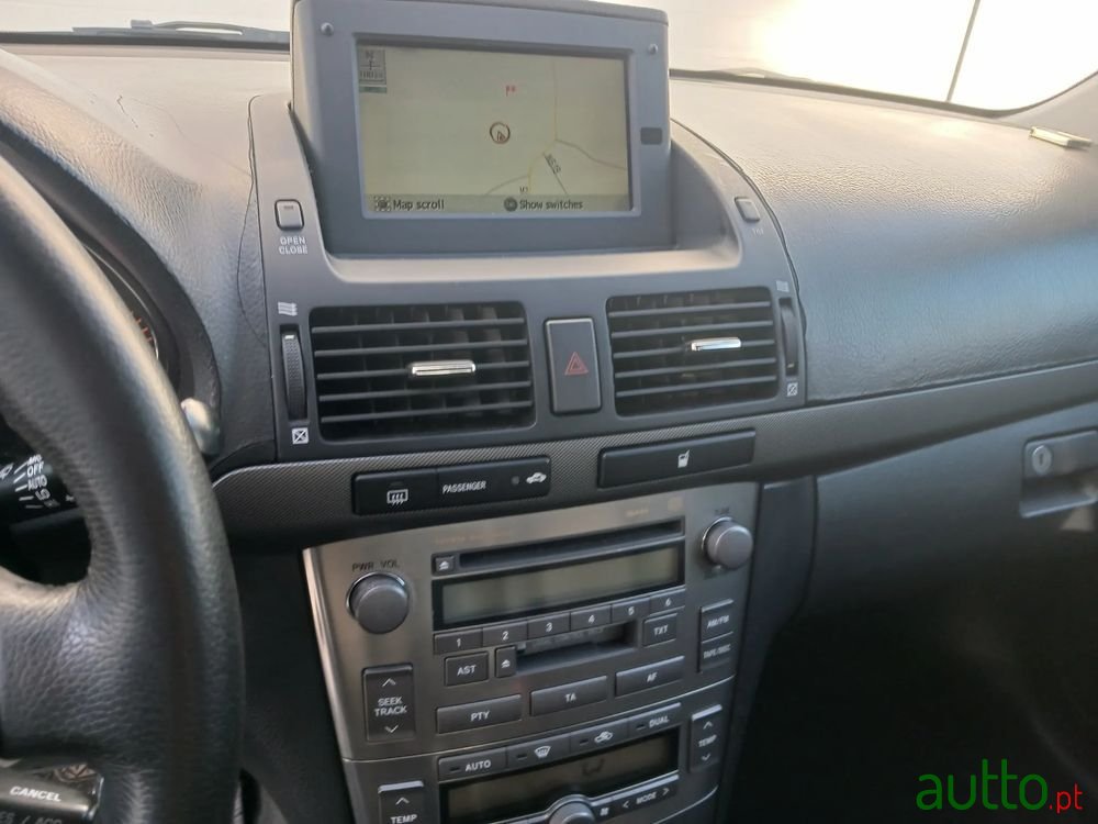 2005' Toyota Avensis photo #6