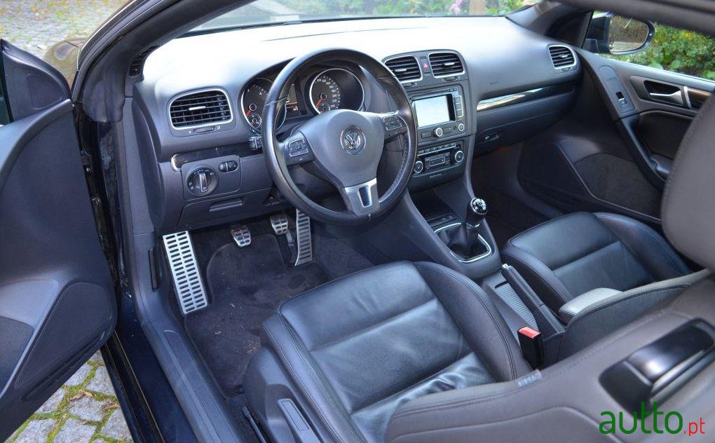 2011' Volkswagen Golf 1.6 Tdi Bluemotion photo #4