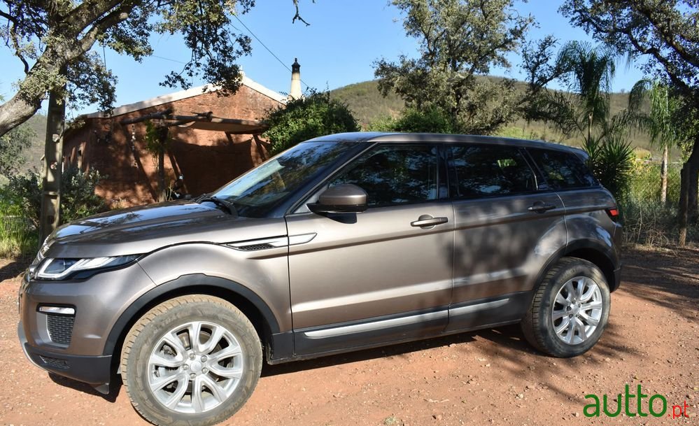 2017' Land Rover Range Rover Evoque photo #4