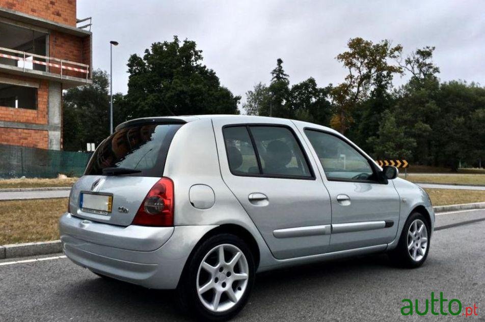 2003' Renault Clio photo #2