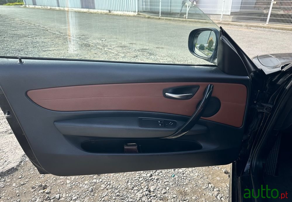 2010' BMW 118 D Coupe photo #4