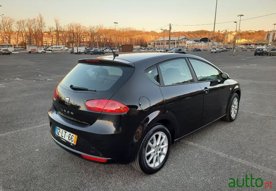 2011' SEAT Leon photo #6