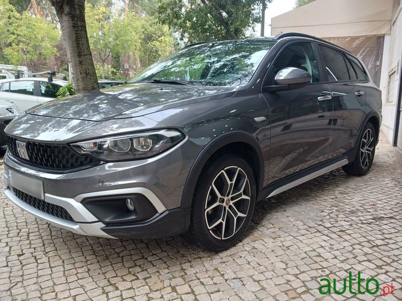 2023' Fiat Tipo Station Wagon Cross photo #3