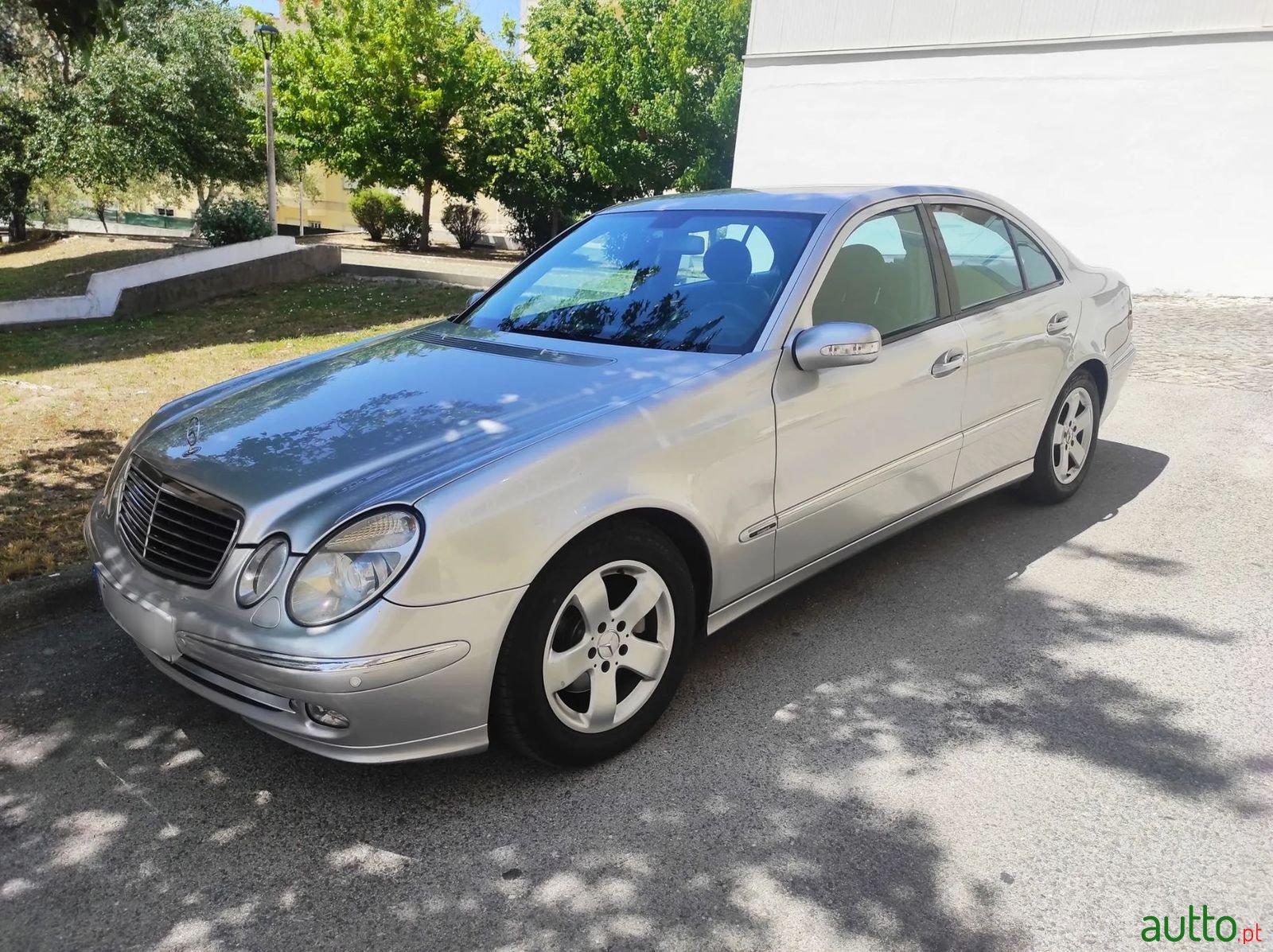 2002' Mercedes-Benz E-220 photo #1