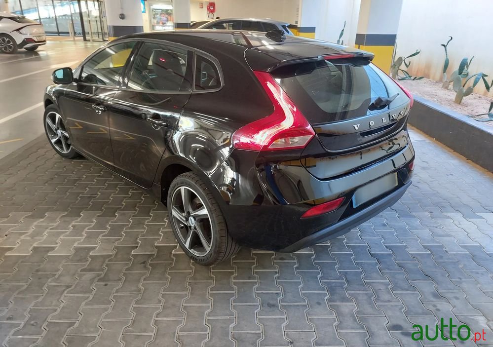 2016' Volvo V40 2.0 D2 Kinetic photo #4