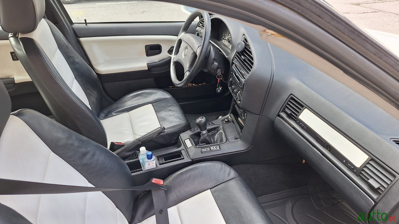 1994' BMW 318 IS photo #5