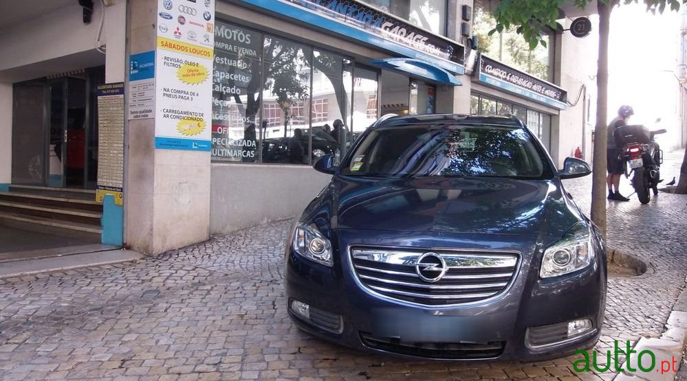 2010' Opel Insignia photo #1