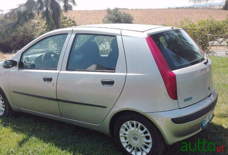 2002' Fiat Punto 1.2 16V Hlx 5P photo #1
