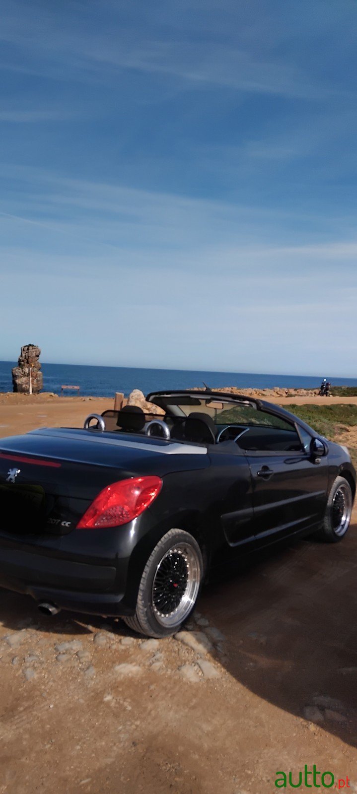 2008' Peugeot 207 CC Cabrio photo #2