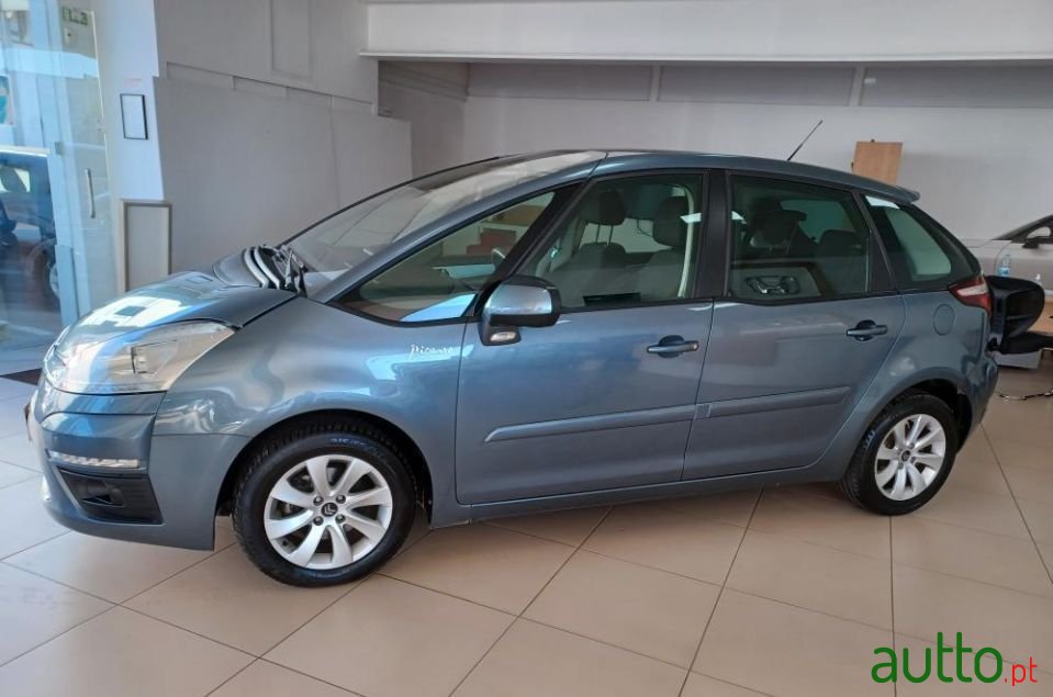 2012' Citroen C4 Picasso photo #4