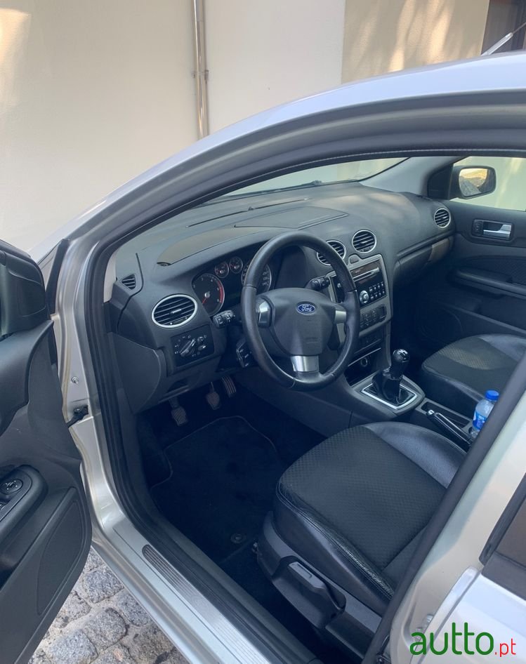 2005' Ford Focus photo #3