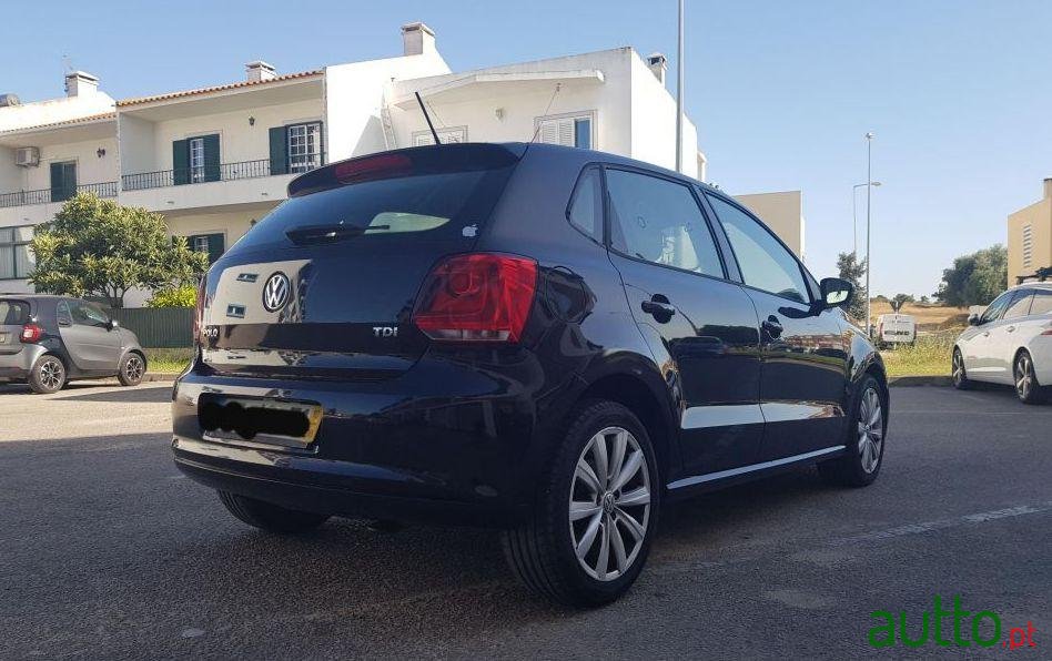 2010' Volkswagen Polo photo #1