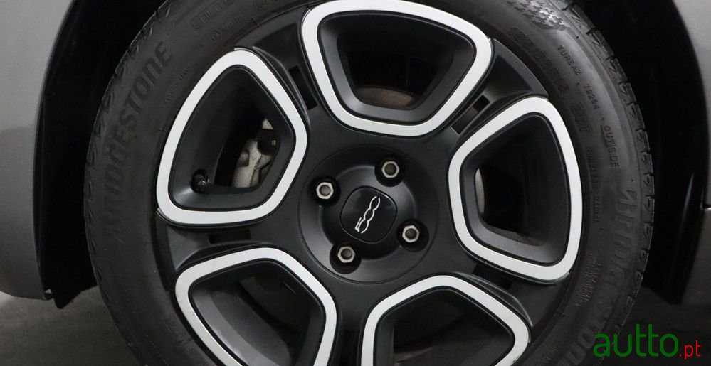 2022' Fiat 500 1.0 Hybrid Club photo #6