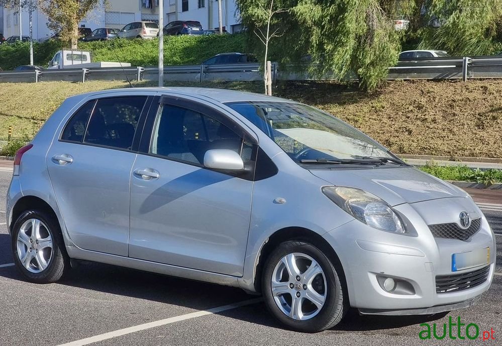 2010' Toyota Yaris photo #3