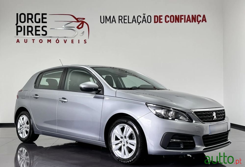 2019' Peugeot 308 1.5 Bluehdi Style photo #2