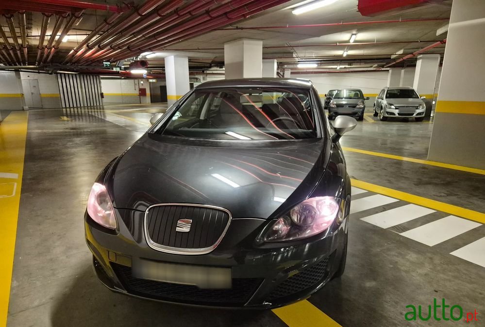 2011' SEAT Leon photo #5