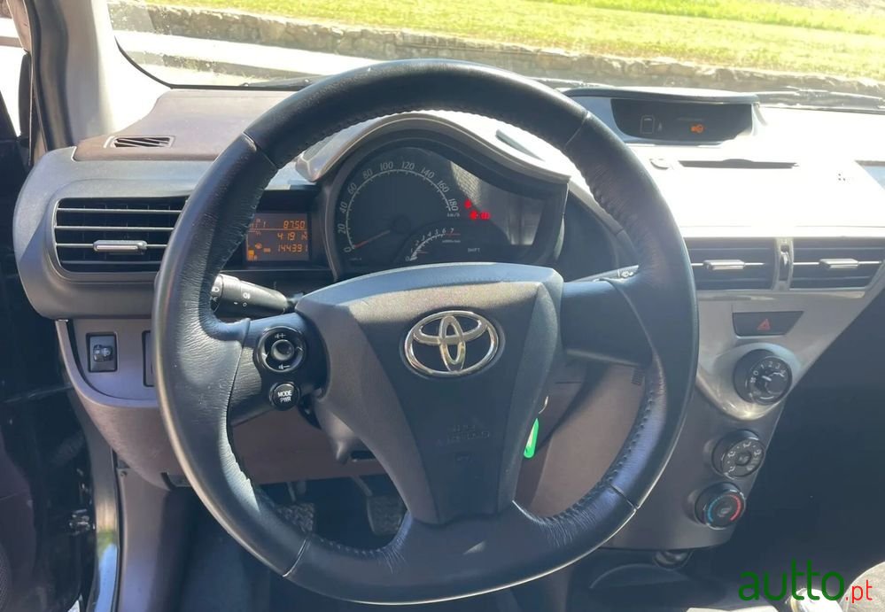 2010' Toyota iQ photo #4