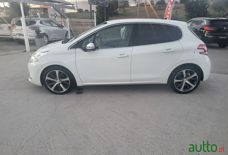 2013' Peugeot 208 photo #6