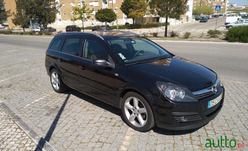 2006' Opel Astra Caravan photo #3