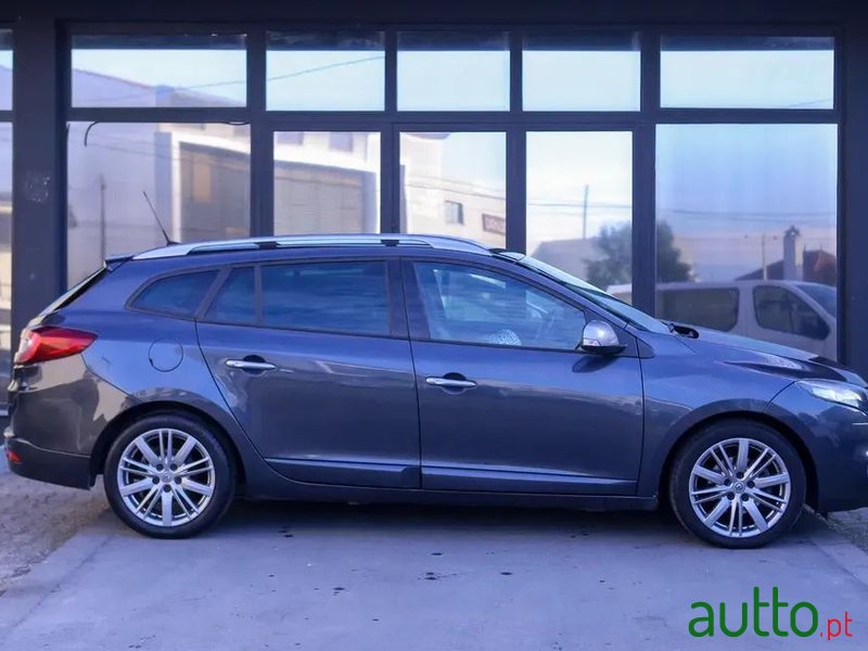 2012' Renault Megane Sport Tourer photo #4