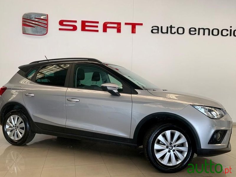 2019' SEAT Arona 1.0 Tgi Style photo #2
